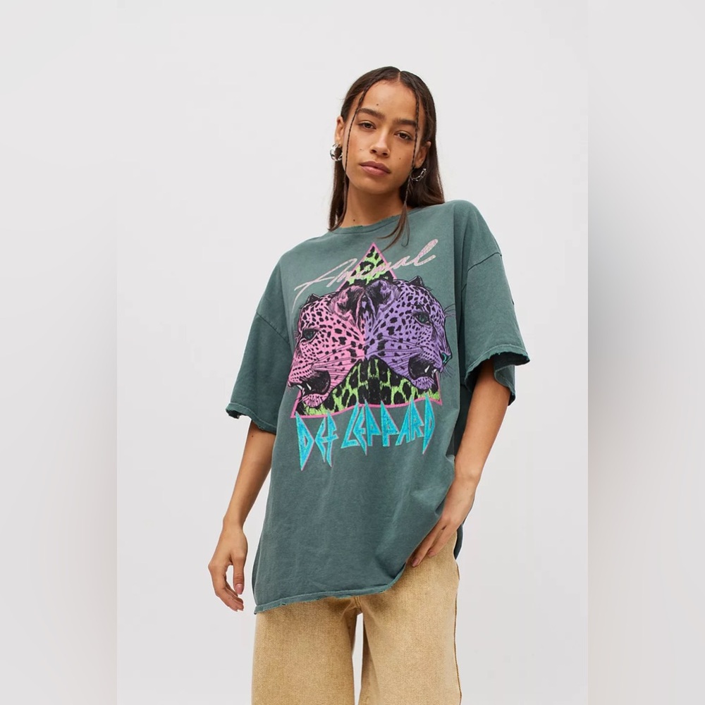 NWT Urban Outfitters Def Leppard Double Animal Oversized T-Shirt S/M - Picture 3 of 6